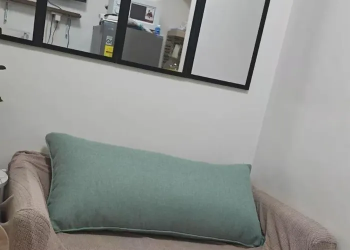 Aparthotel 1br Topmost Floor Sm Southmall View With Internet And Netflix Manila