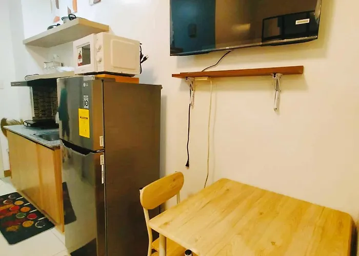 Aparthotel 1br Topmost Floor Sm Southmall View With Internet And Netflix Manila